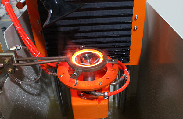 齿轮中频淬火设备-全过程自动化技术