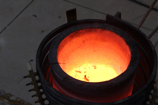 生产中频熔炼炉合金化