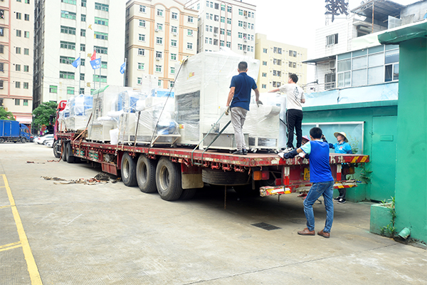 江苏高频退火设备用16米长平板车发货